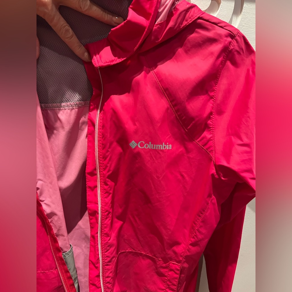 Columbia Women's Bold Pink Rain jacket ☔️